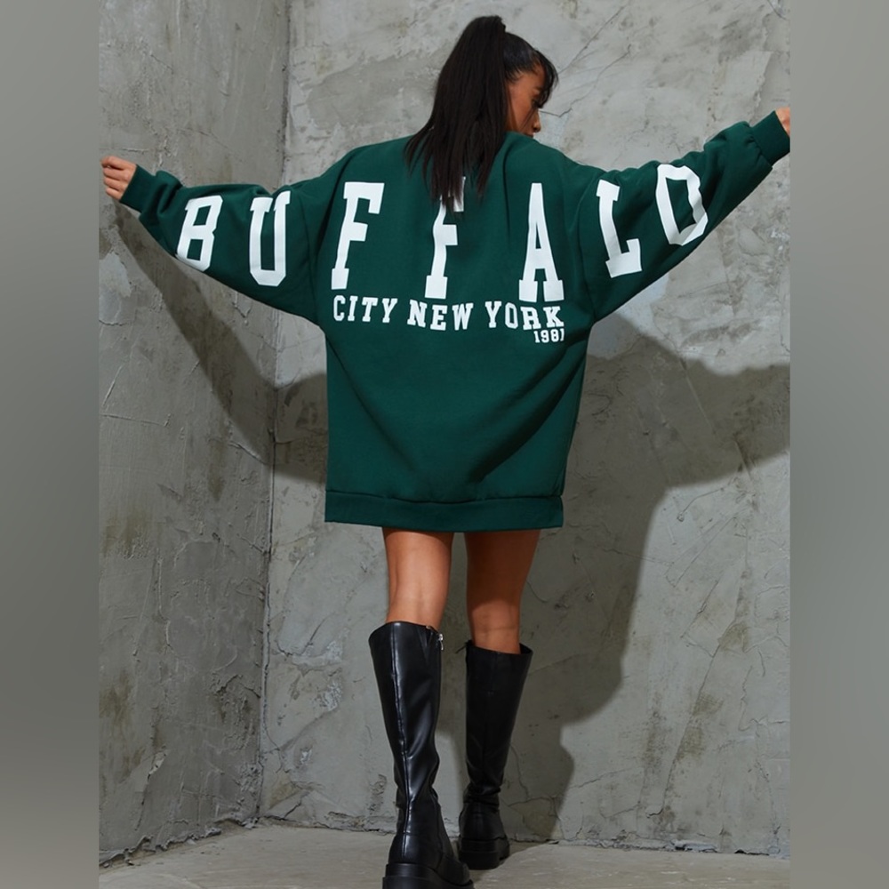 Pretty Little Thing Graphic Sweatshirt Dress